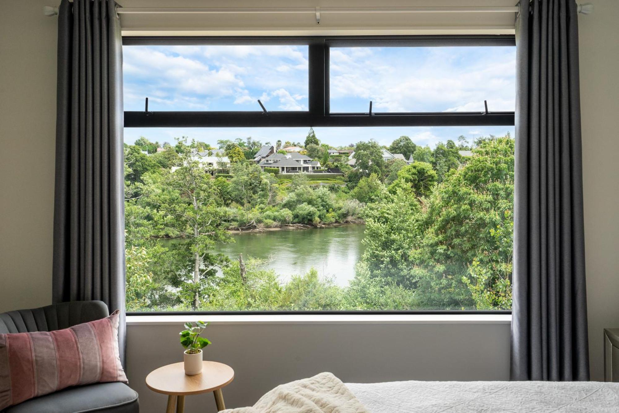 Fabulous River View - Brand New House In Hamilton Exterior foto